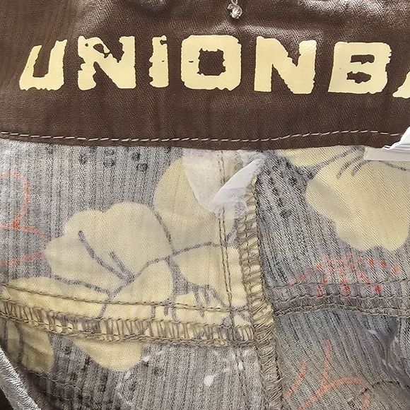 UNIONBAY Olive Floral Belted Roll Tab Utility Bermudas Size 9 - Picture 5 of 8